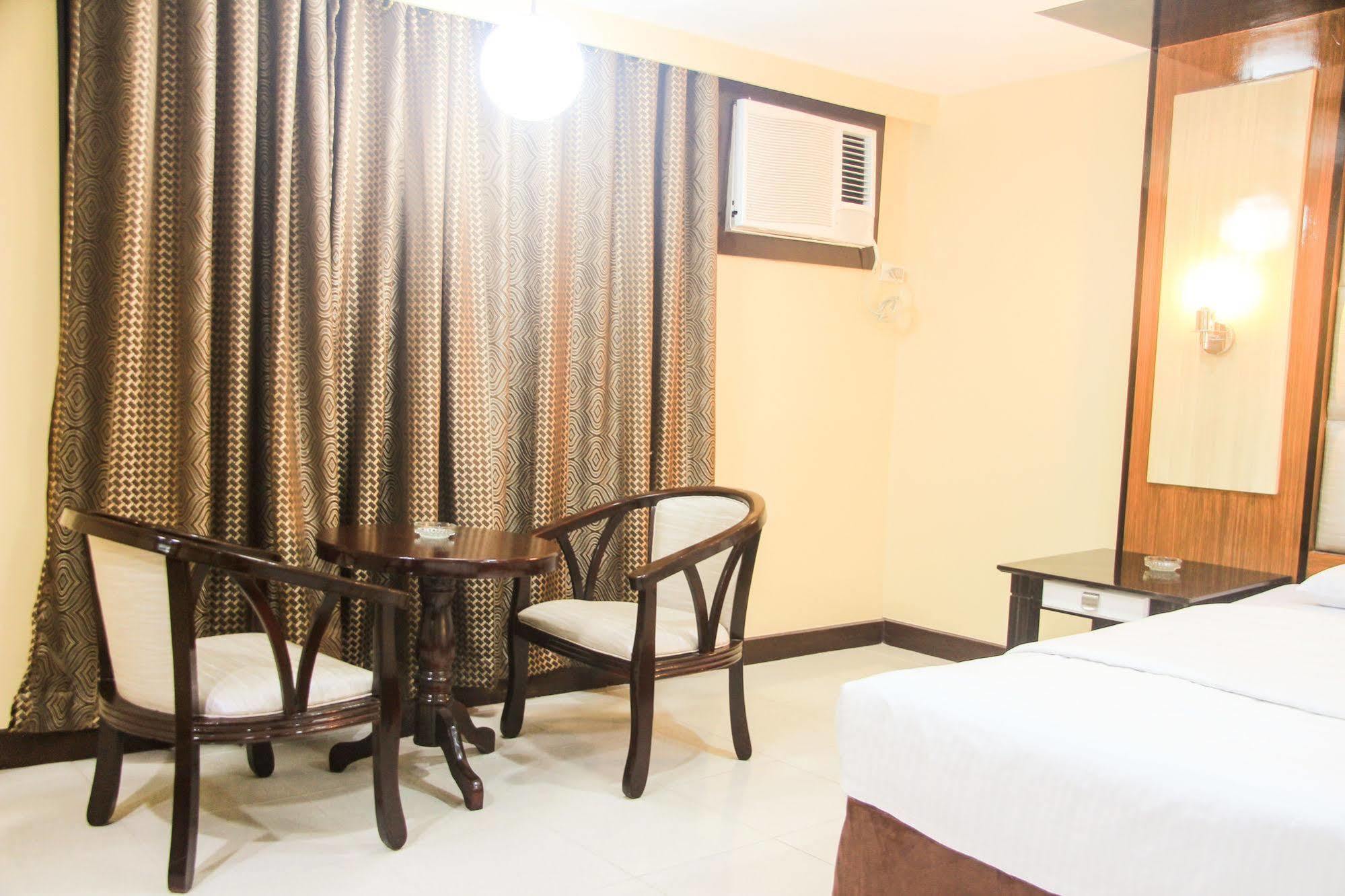 Hotel Sogo Malate Manille Extérieur photo